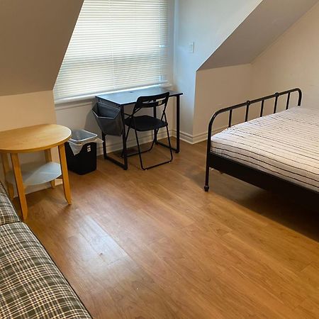 Quad Room With Private Bathroom 536A-Two Bedrooms トロント エクステリア 写真