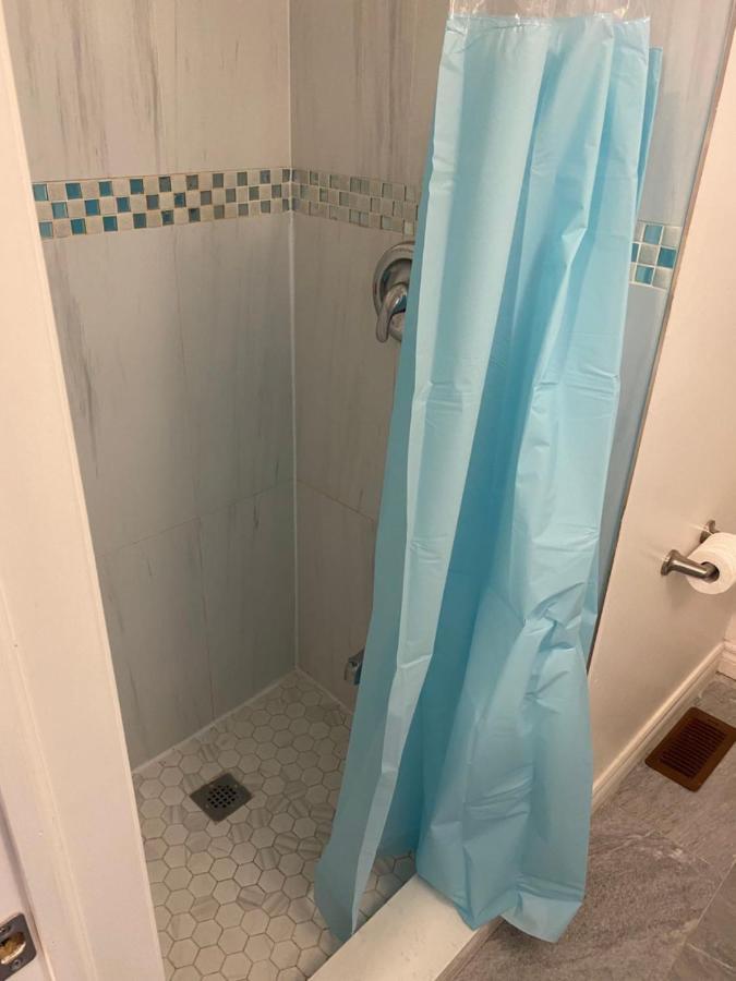 Quad Room With Private Bathroom 536A-Two Bedrooms トロント エクステリア 写真